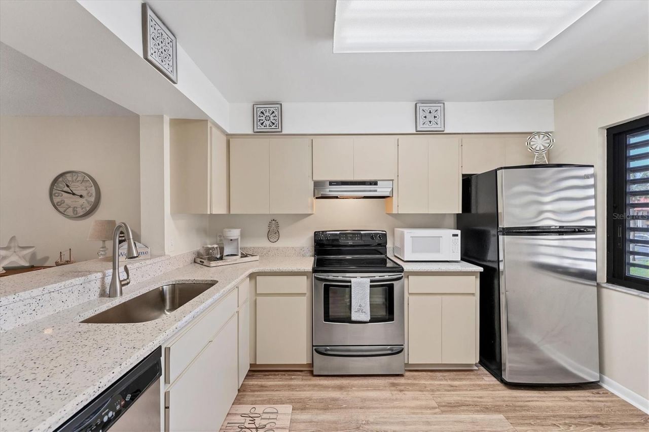 5264 Lake Village Drive, Unit 48, Sarasota, FL 34235 Photo