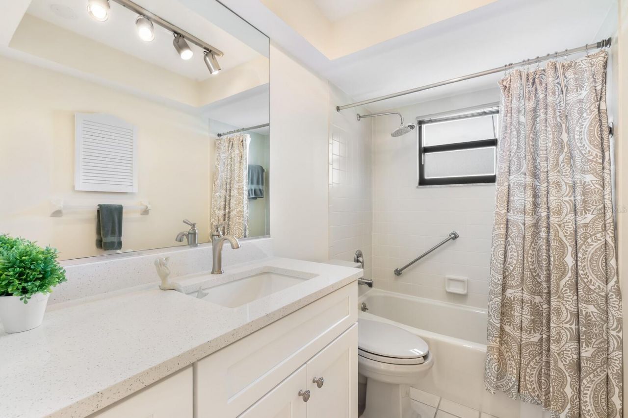 950 Palm Avenue, Unit 304, Boca Grande, FL 33921 Photo