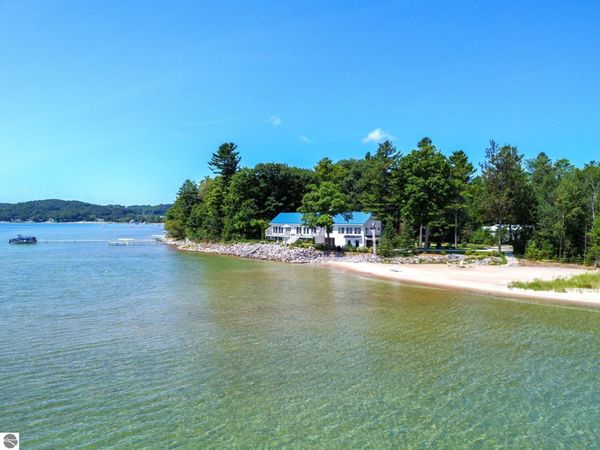 3729 Lee Point Road S, Suttons Bay, MI 49682