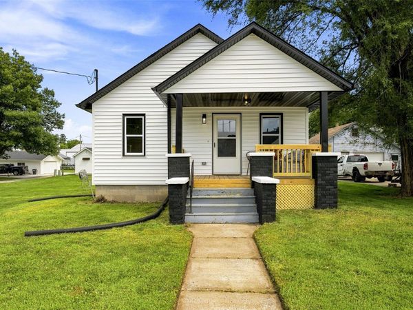 232 E 3rd Street , Solon, IA 52333