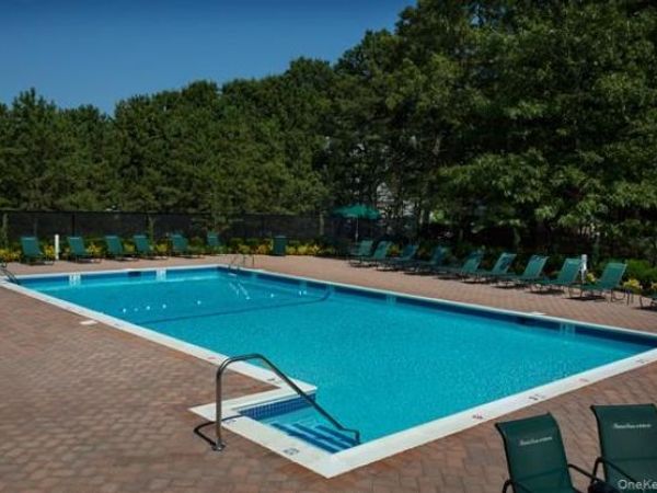 10 Broadway Circle , Unit 10, Holbrook, NY 11741