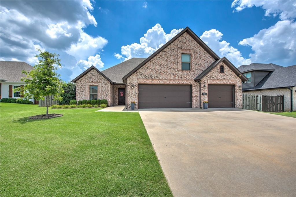909 Via Firenze Avenue, Tontitown, AR 72762 Main Photo
