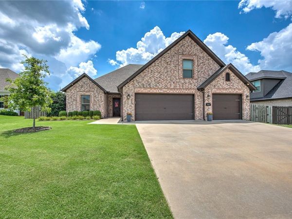 909 Via Firenze Avenue, Tontitown, AR 72762