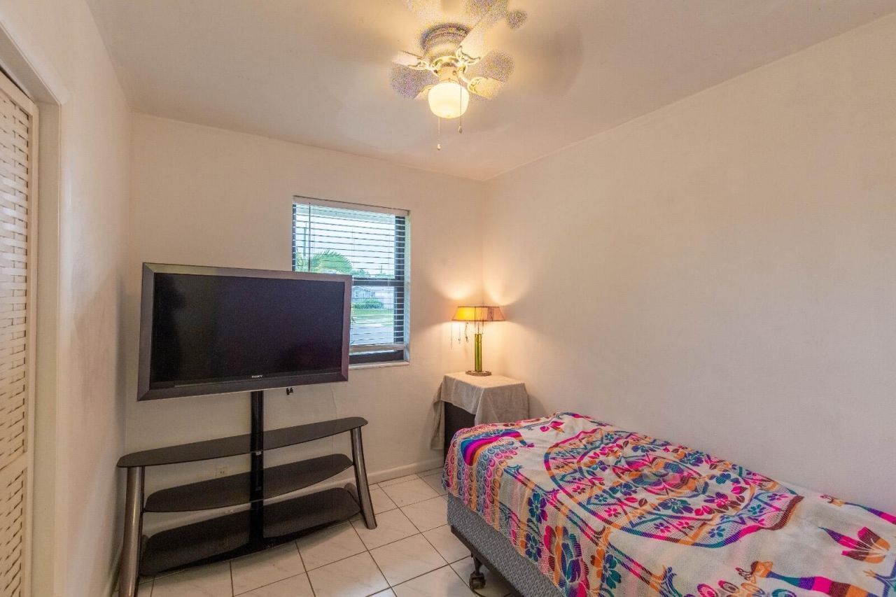 172 Jamaica Drive, Palm Springs, FL 33461 Photo