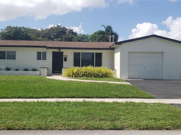 8320 NW 24th Ct , Pembroke Pines, FL 33024