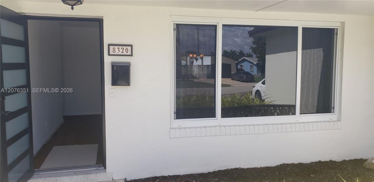 8320 NW 24th Ct , Pembroke Pines, FL 33024 Photo