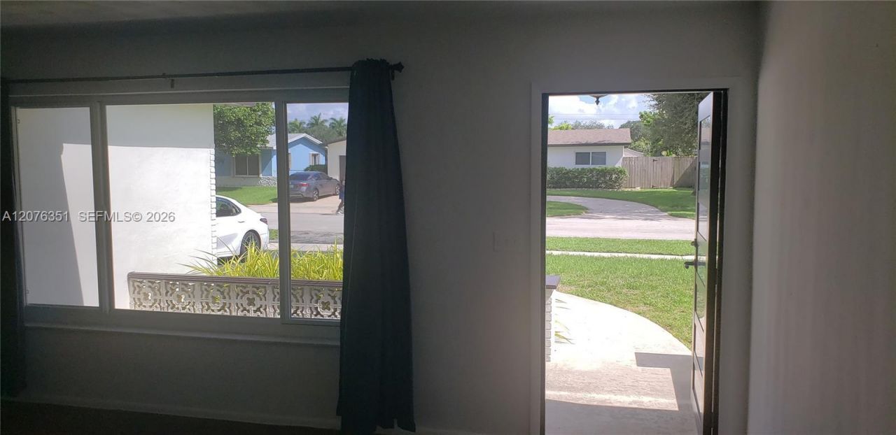 8320 NW 24th Ct , Pembroke Pines, FL 33024 Photo
