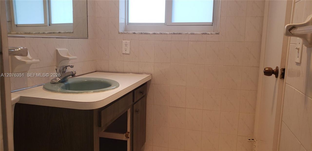 8320 NW 24th Ct , Pembroke Pines, FL 33024 Photo