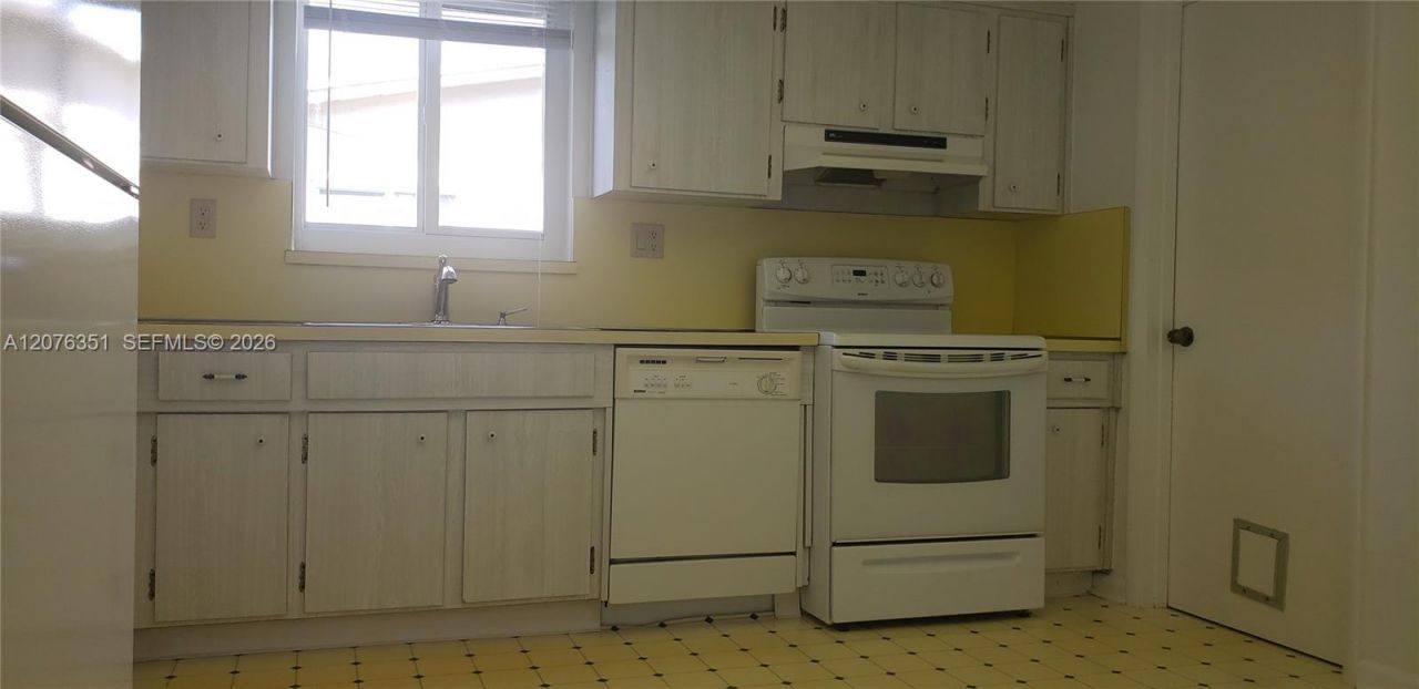 8320 NW 24th Ct , Pembroke Pines, FL 33024 Photo