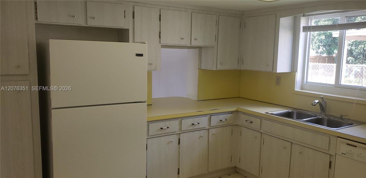 8320 NW 24th Ct , Pembroke Pines, FL 33024 Photo