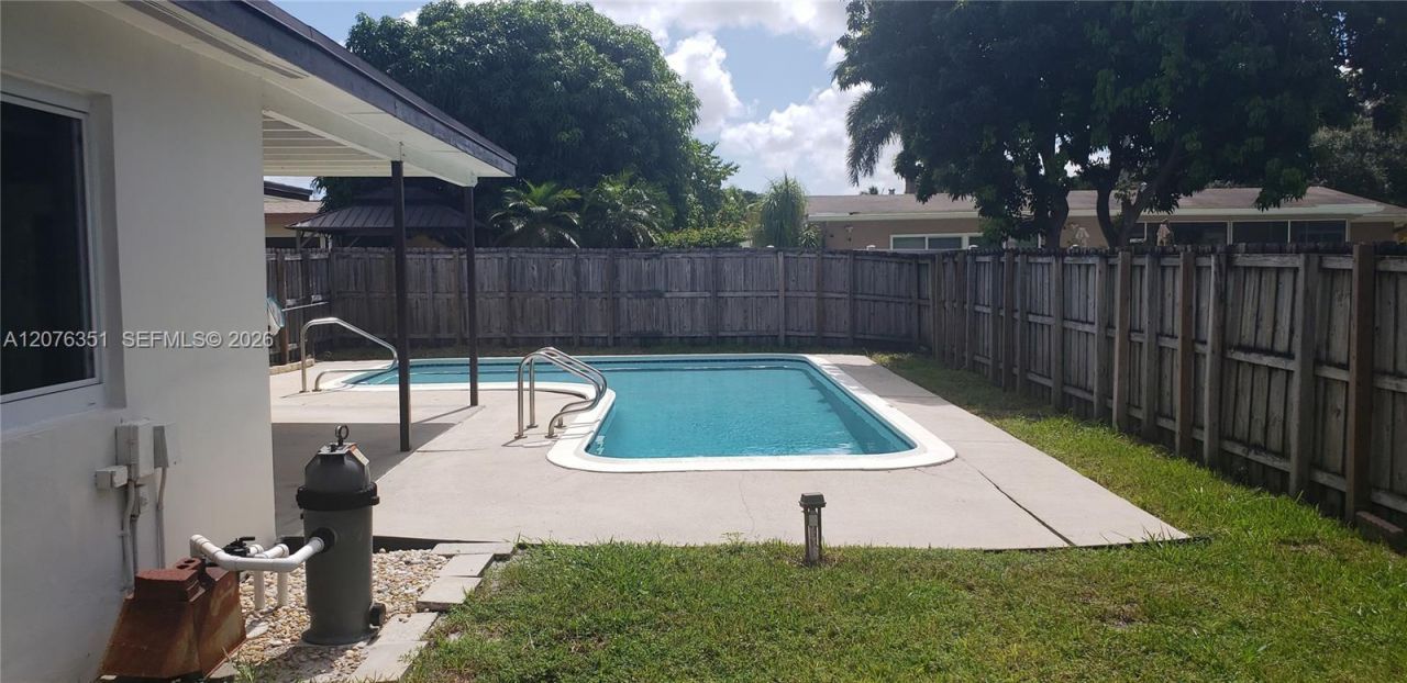 8320 NW 24th Ct , Pembroke Pines, FL 33024 Photo