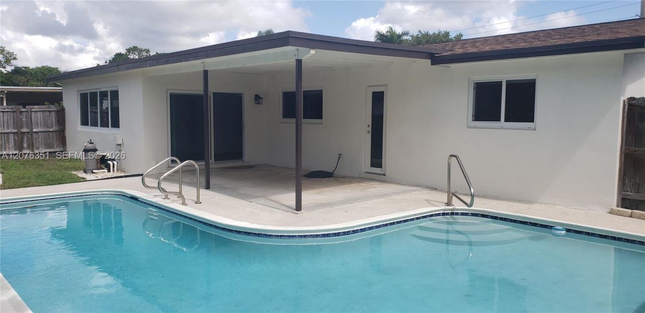 8320 NW 24th Ct , Pembroke Pines, FL 33024 Photo