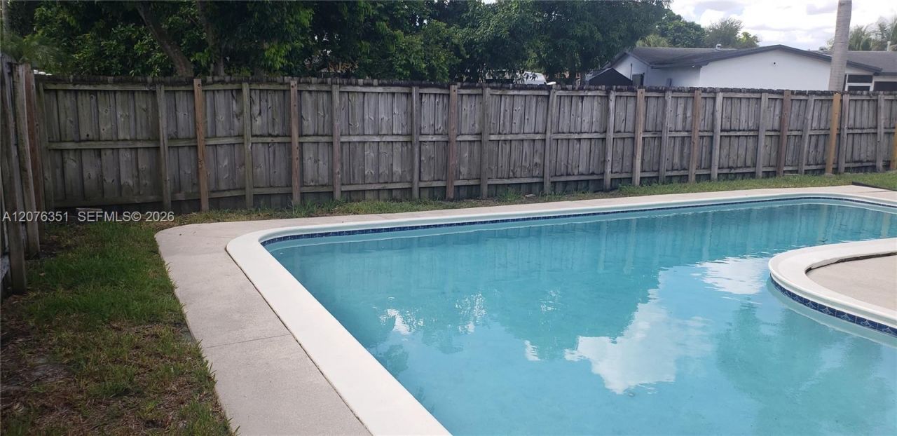8320 NW 24th Ct , Pembroke Pines, FL 33024 Photo