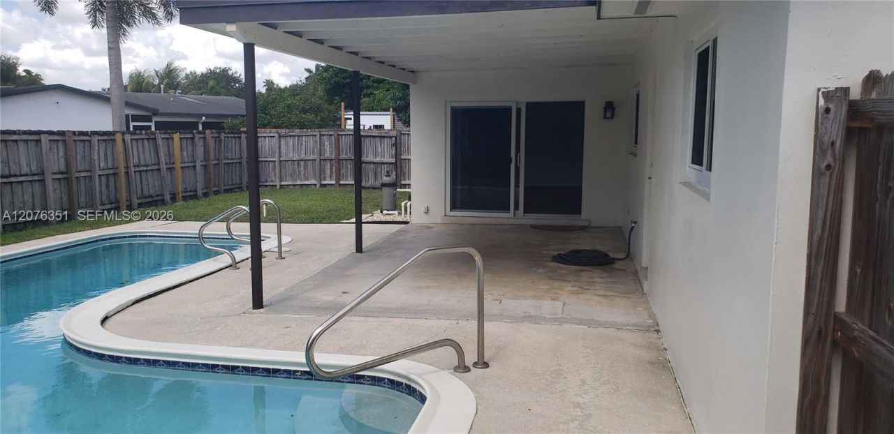 8320 NW 24th Ct , Pembroke Pines, FL 33024 Photo