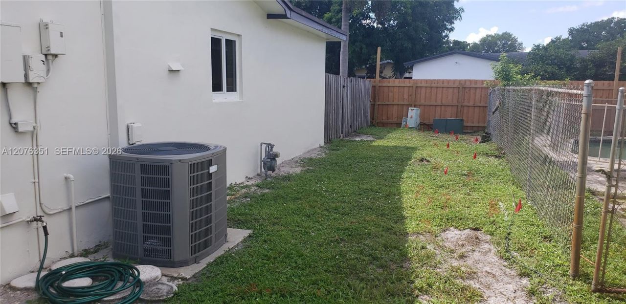 8320 NW 24th Ct , Pembroke Pines, FL 33024 Photo