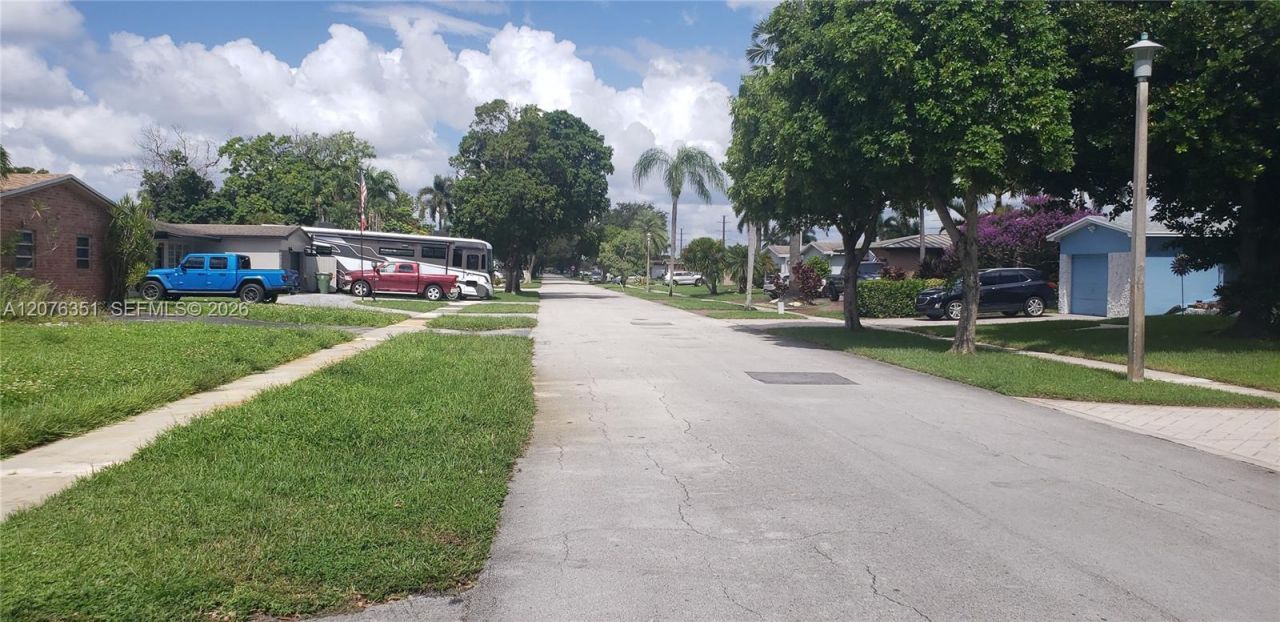 8320 NW 24th Ct , Pembroke Pines, FL 33024 Photo