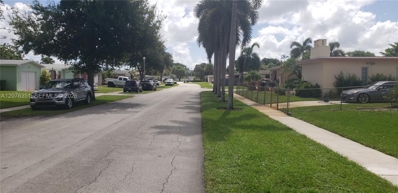 8320 NW 24th Ct , Pembroke Pines, FL 33024 Photo