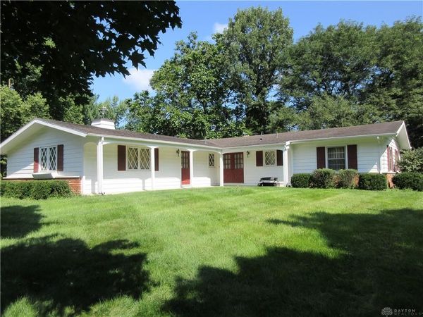 827 Hickory Lane, Troy, OH 45373