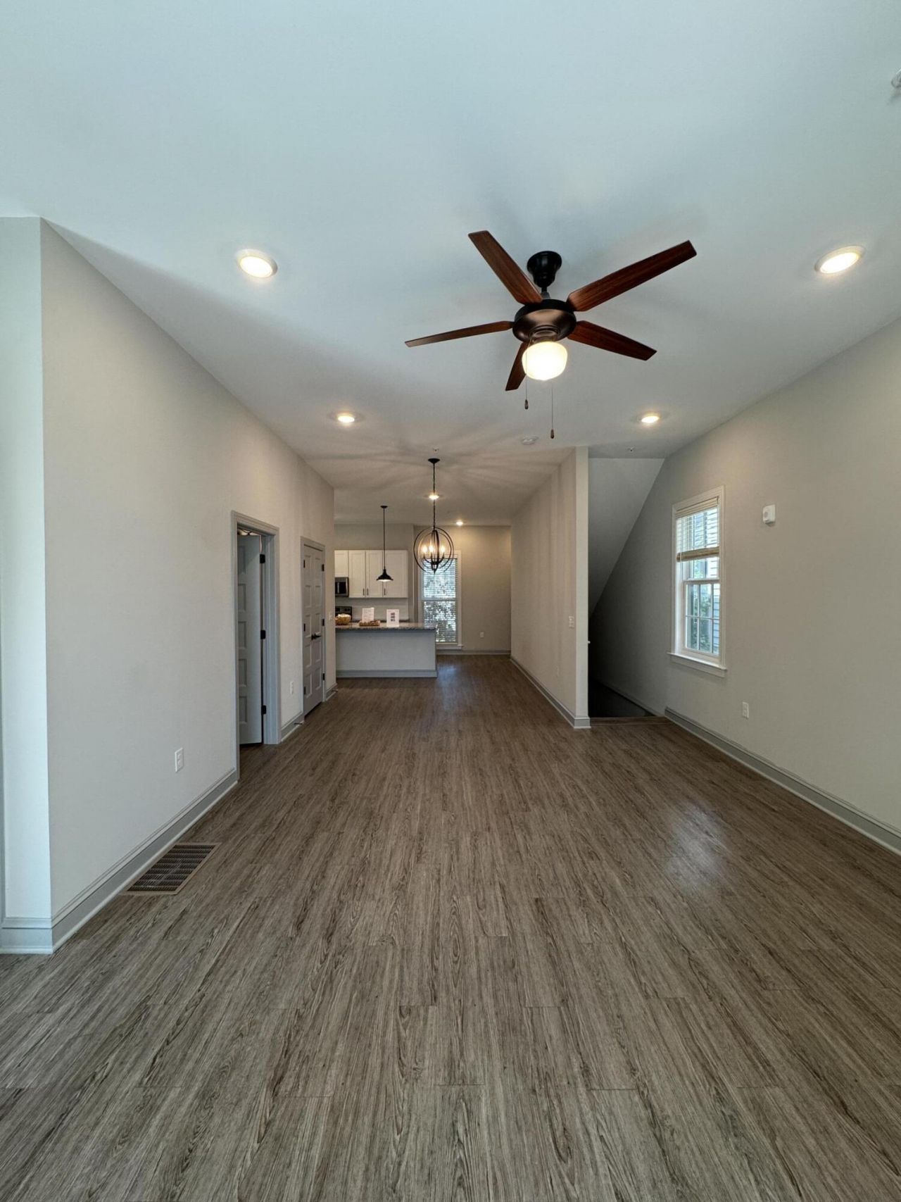 655 E Bay Street Photo 13