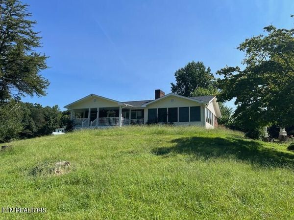 134 Old Pinecrest Rd, Jacksboro, TN 37757