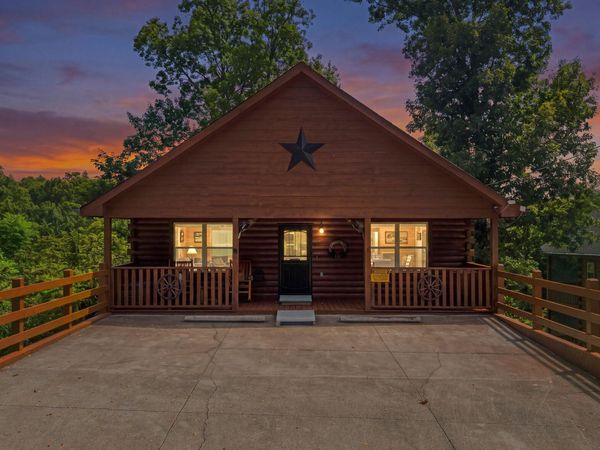 440 Oak Sky Way, Sevierville, TN 37876