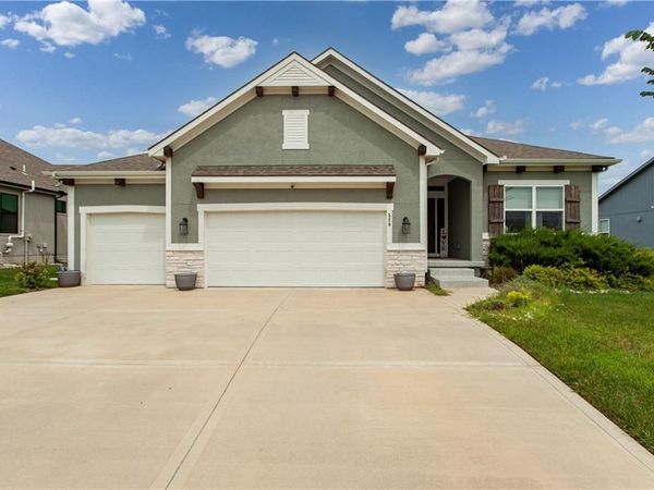 520 SE David Road, Lee's Summit, MO 64082