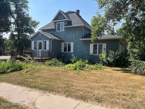 505 4TH Street W, Lakota, ND 58344