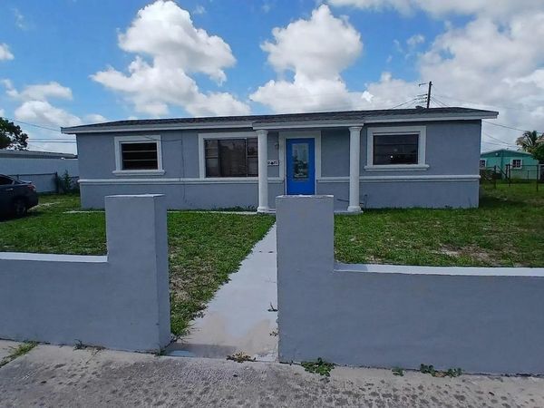 3271 NW 207th Street , Other Florida, FL 33056