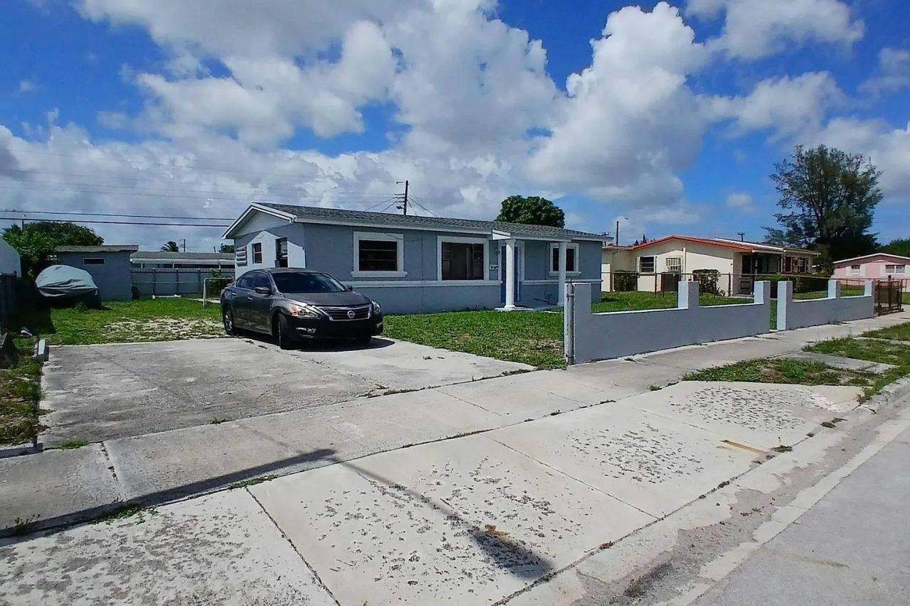3271 NW 207th Street , Other Florida, FL 33056 Photo