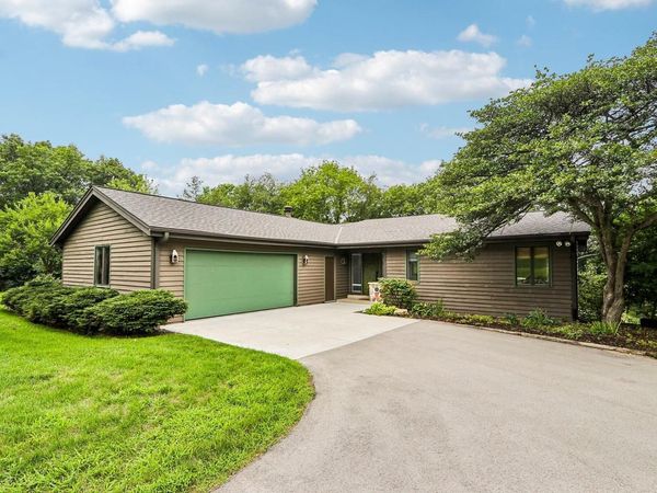 W333S221 Glen Oaks DRIVE, Delafield, WI 53018