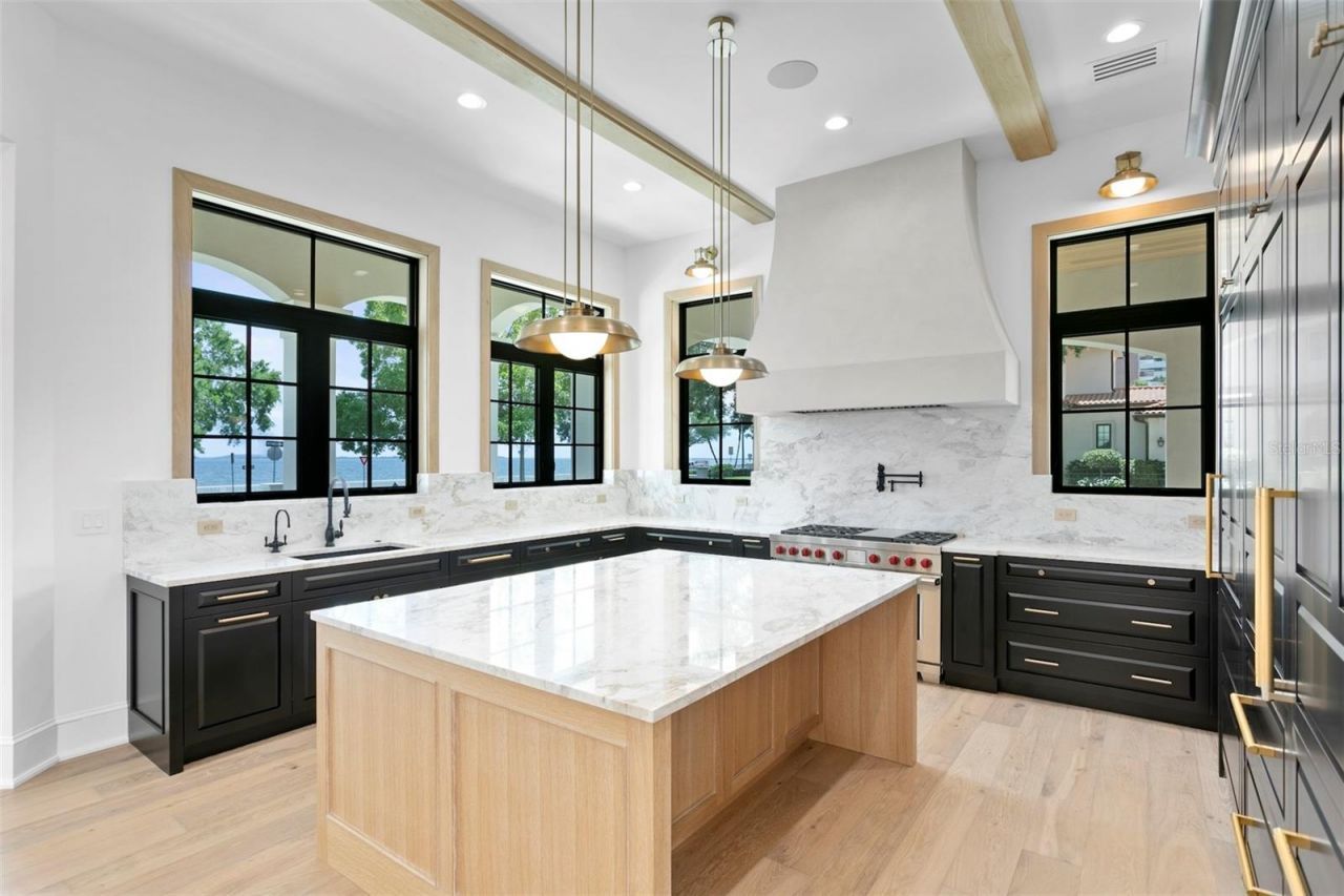 3907 Bayshore Boulevard, Tampa, FL 33611 Photo