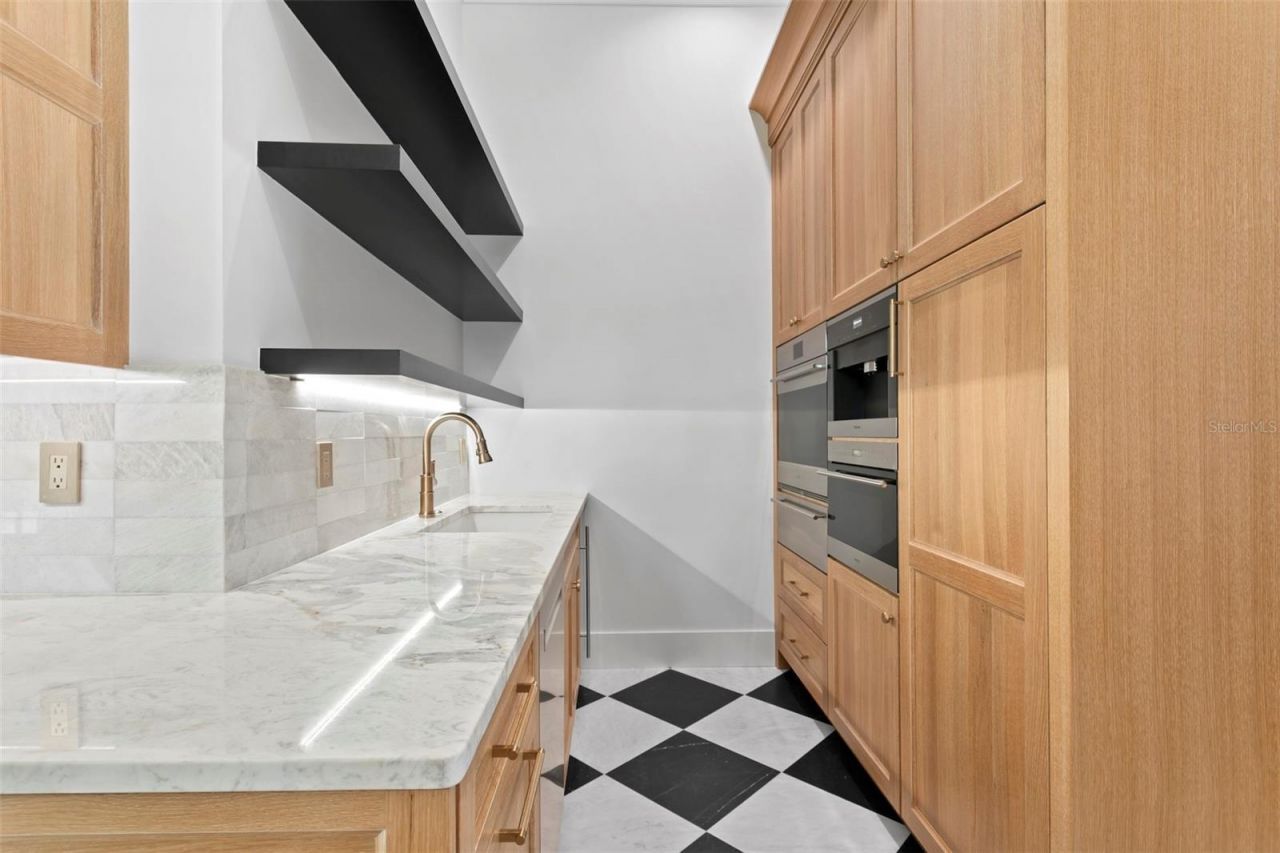 3907 Bayshore Boulevard, Tampa, FL 33611 Photo