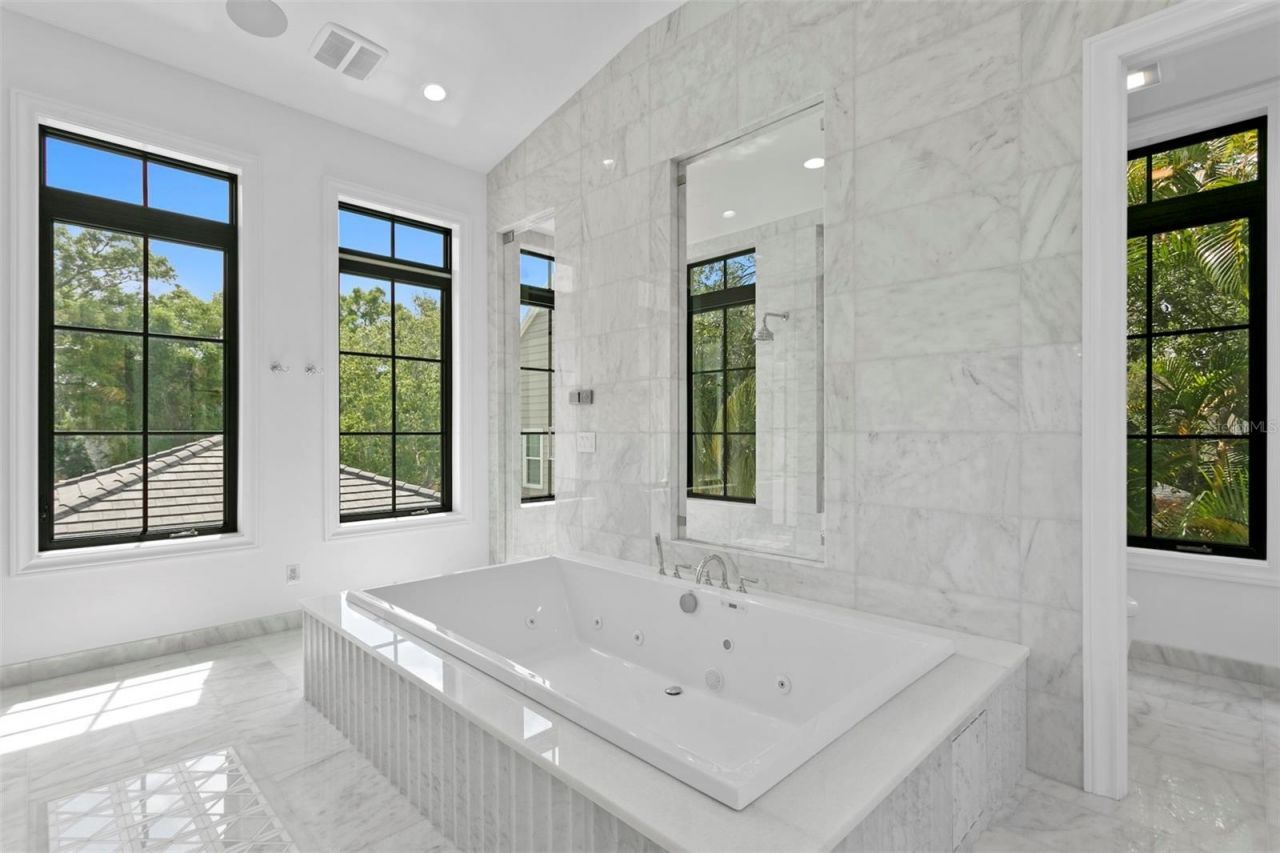 3907 Bayshore Boulevard, Tampa, FL 33611 Photo