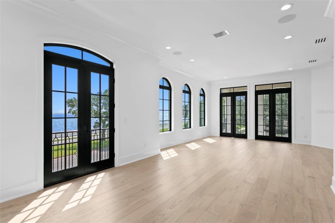 3907 Bayshore Boulevard, Tampa, FL 33611 Photo