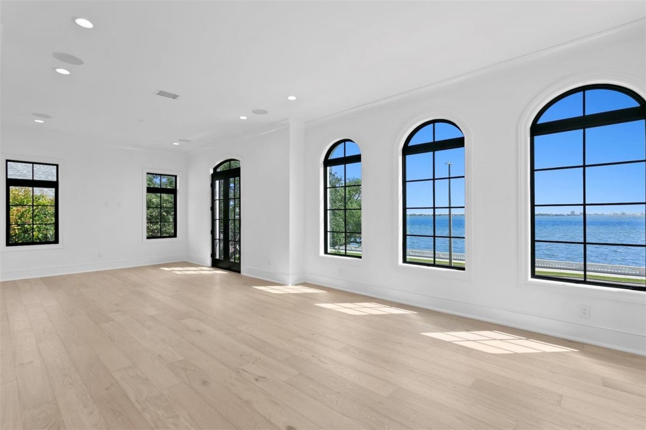 3907 Bayshore Boulevard, Tampa, FL 33611 Photo