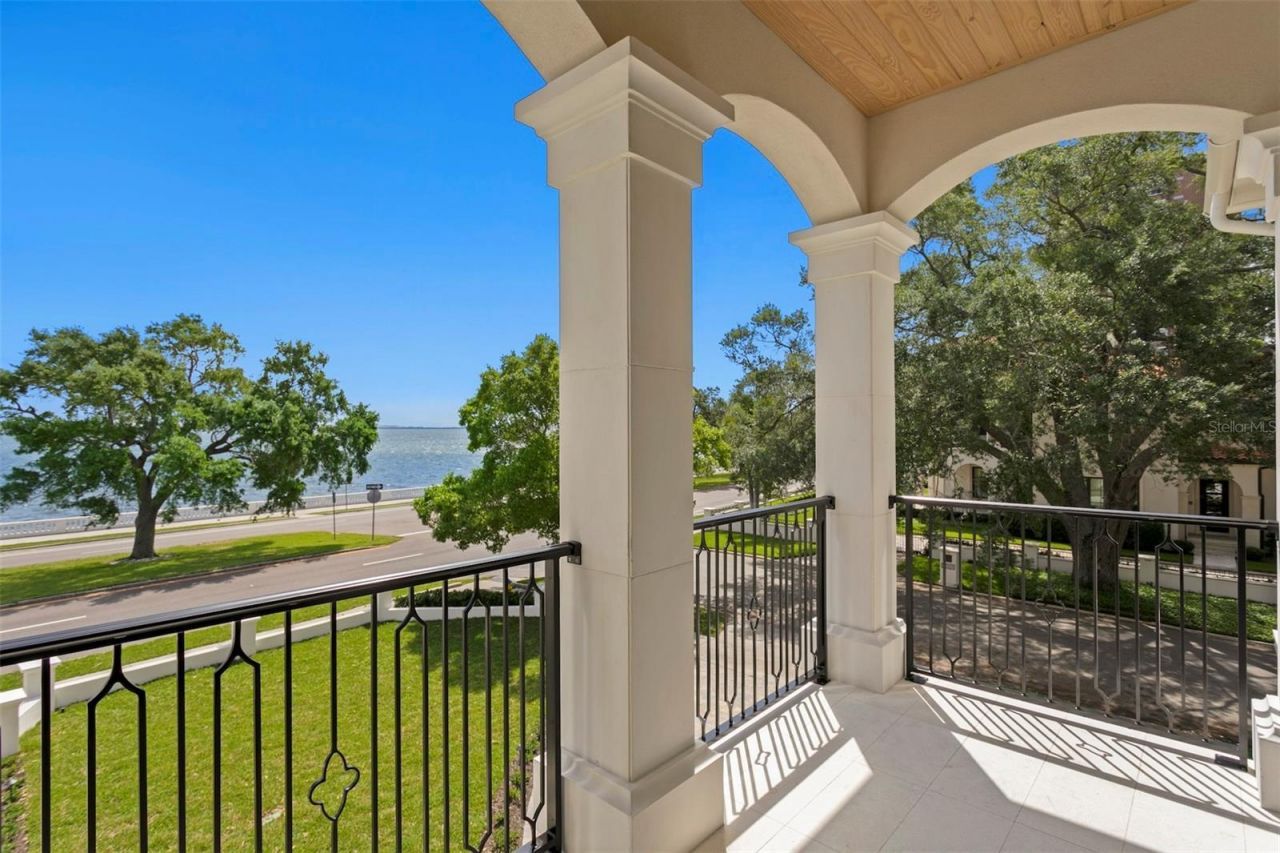 3907 Bayshore Boulevard, Tampa, FL 33611 Photo