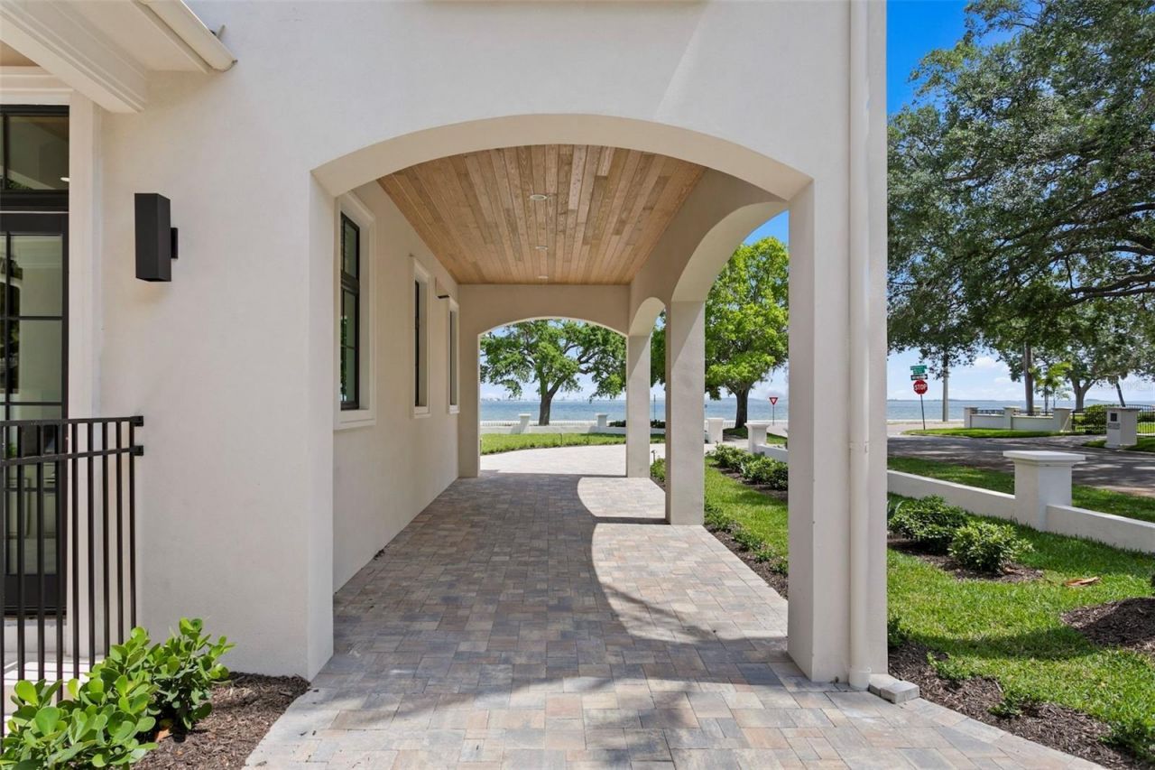 3907 Bayshore Boulevard, Tampa, FL 33611 Photo