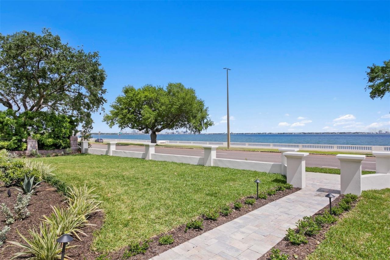 3907 Bayshore Boulevard, Tampa, FL 33611 Photo