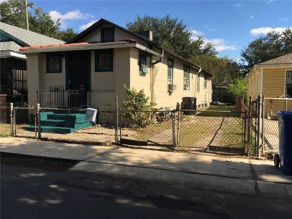 3821 PANAMA Court , New Orleans, LA 70125