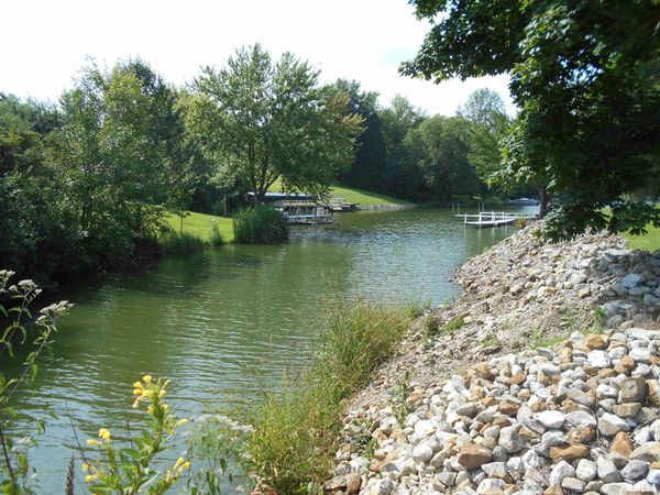 16 BRICKER Circle, Avon, IL 61415