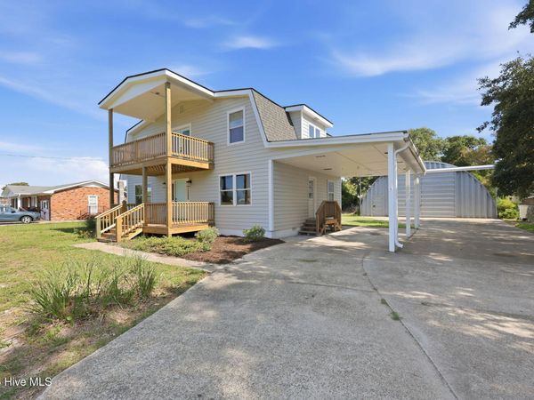 377 Diamond City Drive, Harkers Island, NC 28531