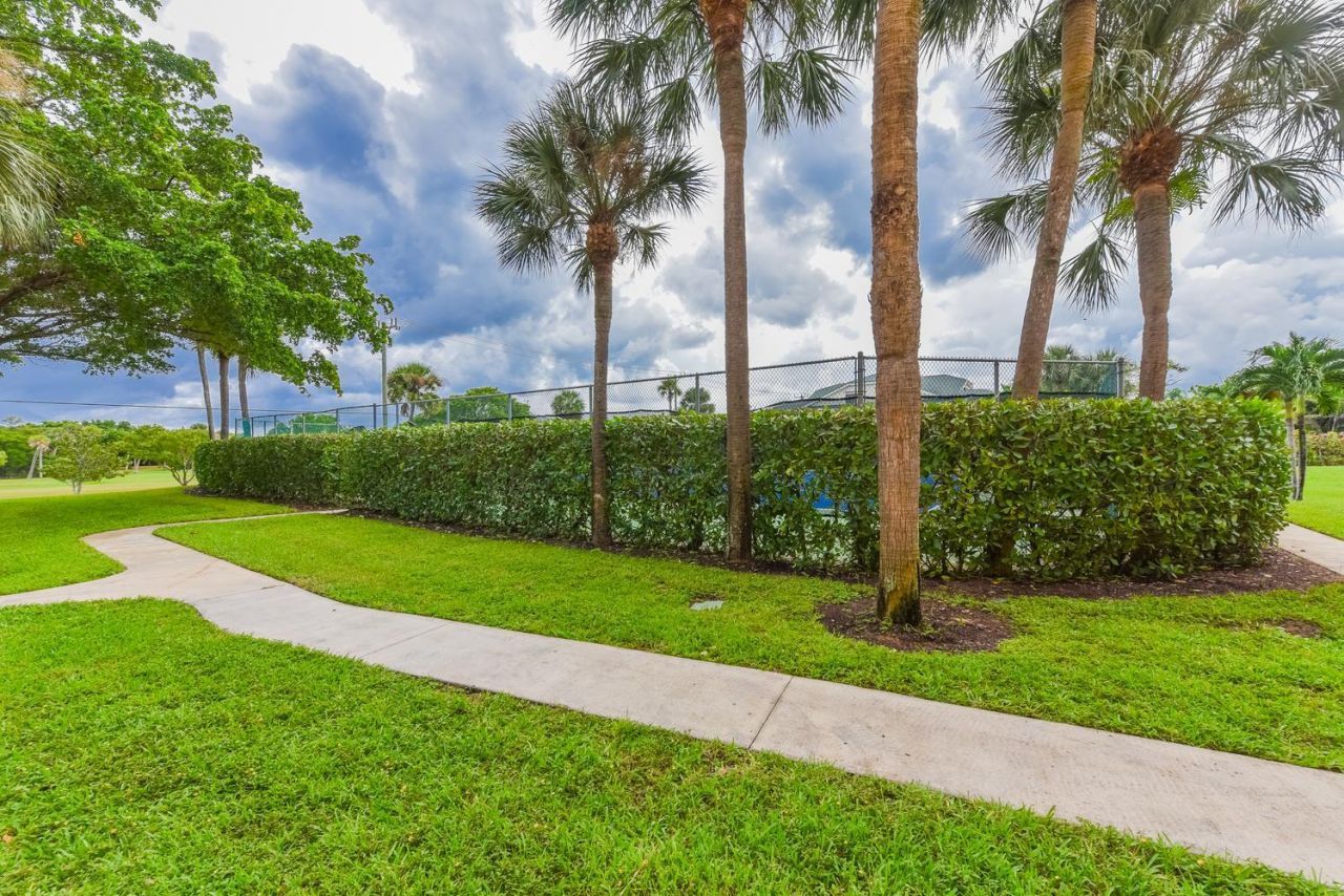 275 Palm Avenue, Unit A407, Jupiter, FL 33477 Photo