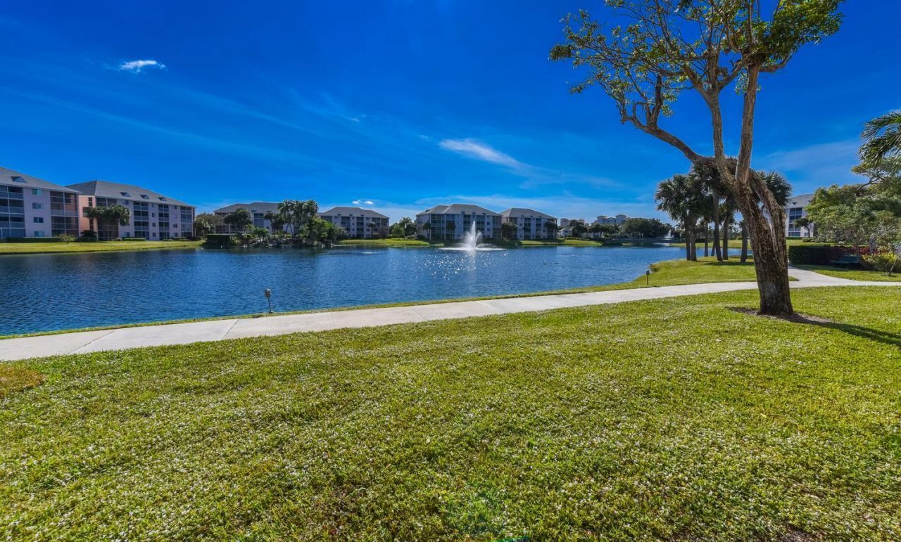 275 Palm Avenue, Unit A407, Jupiter, FL 33477 Photo