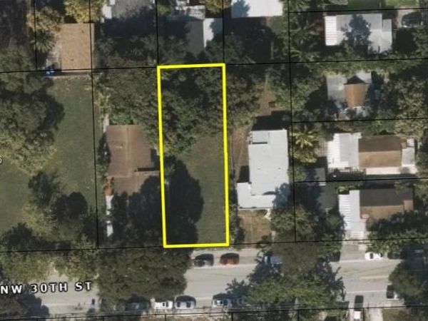 129 NW 30th St , Miami, FL 33127