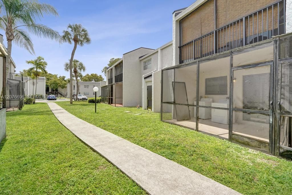4511 Treehouse Ln, Unit B, Tamarac, FL 33319 Photo