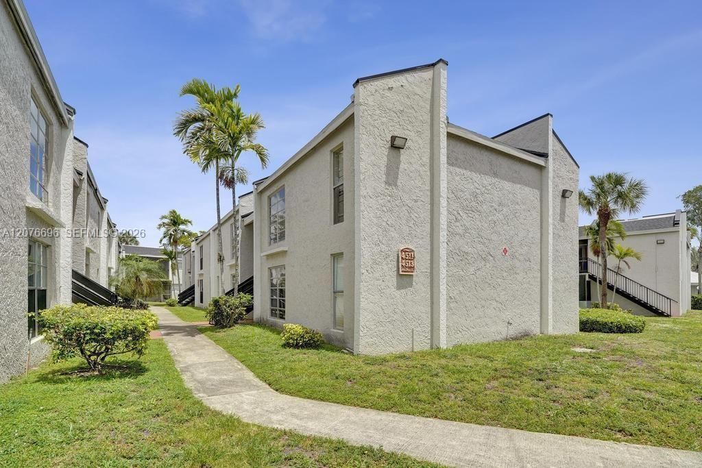4511 Treehouse Ln, Unit B, Tamarac, FL 33319 Photo