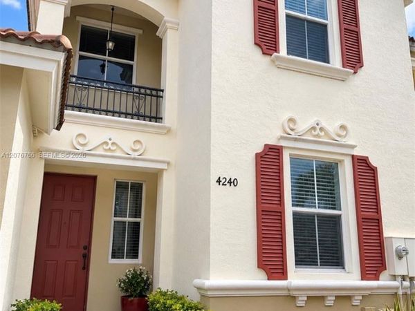 4240 NE 9th St, Homestead, FL 33033