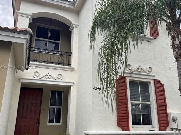 4240 NE 9th St, Homestead, FL 33033