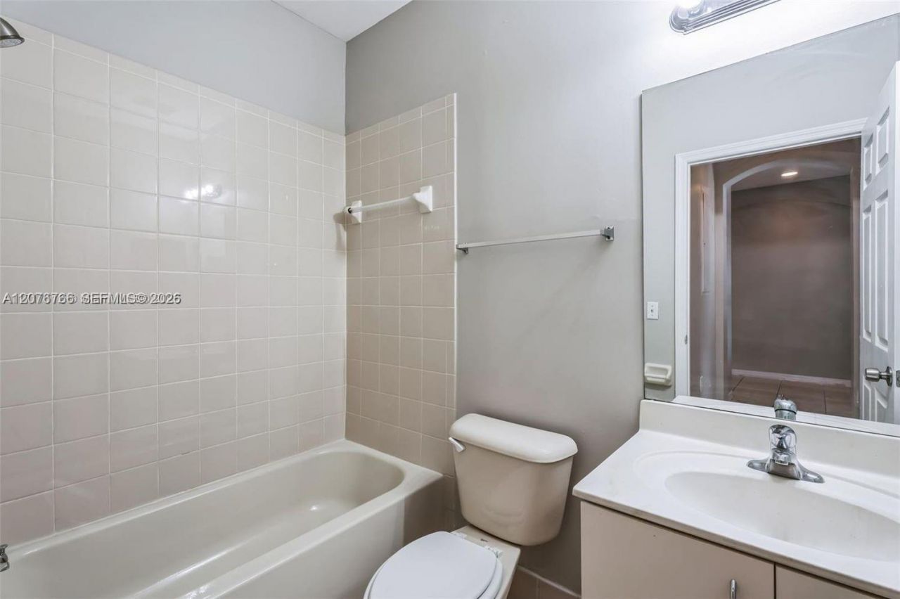 4240 NE 9th St, Homestead, FL 33033 Photo