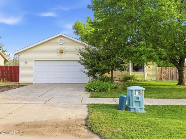 1053 W Heron AVE, Hayden, ID 83835